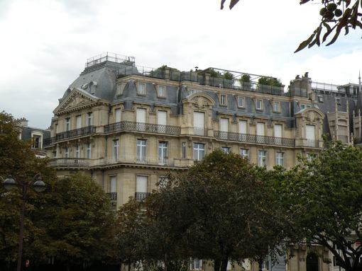  bel immeuble haussmanien avec terrasse aménagée sur le toit